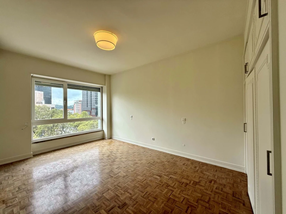 Apartamento T4 para Arrendamento em Santo António Foto 21