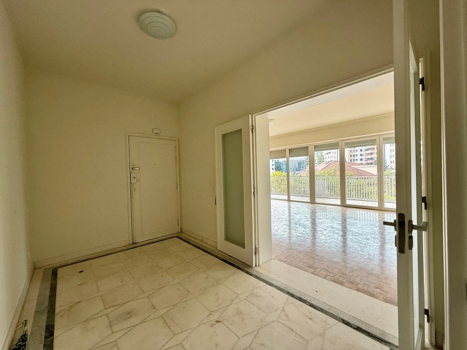 Apartamento T4 para Arrendamento em Santo António Foto 4