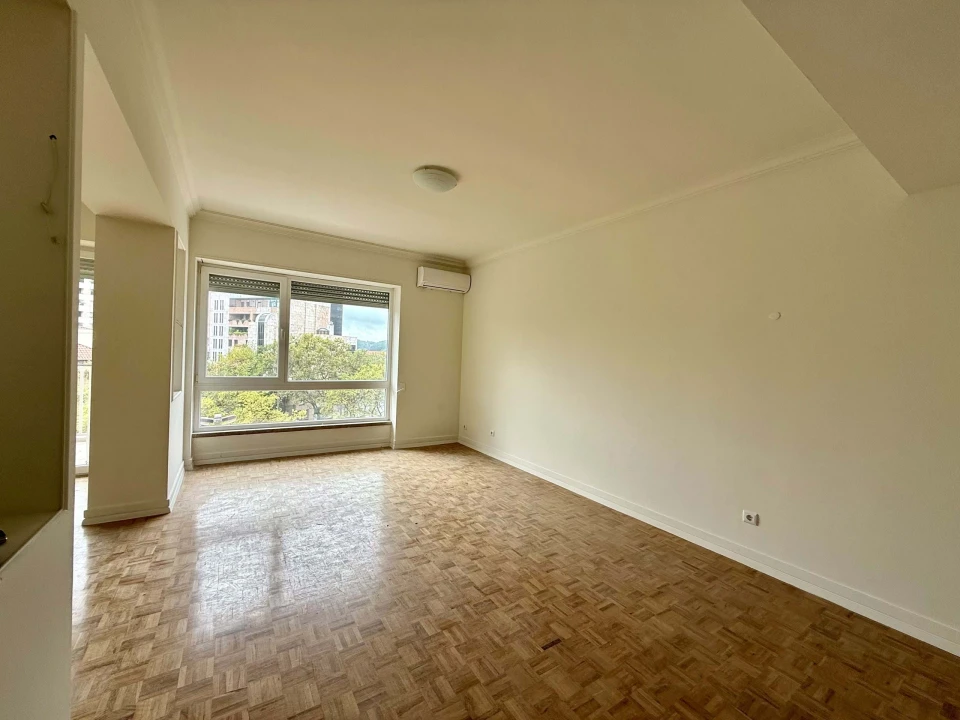 Apartamento T4 para Arrendamento em Santo António Foto 29