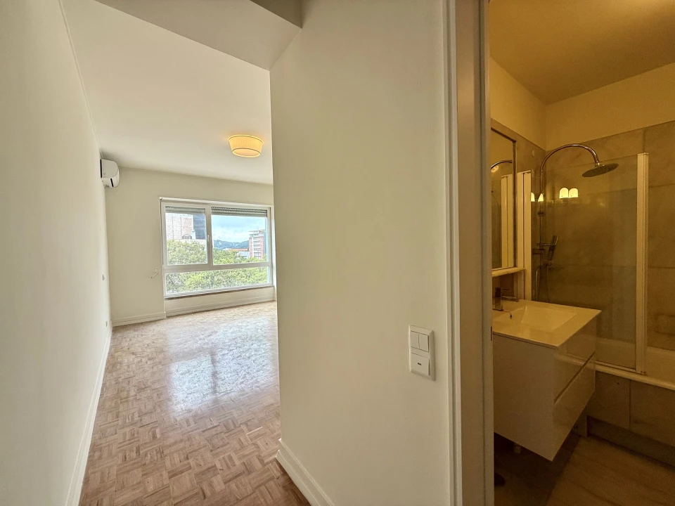 Apartamento T4 para Arrendamento em Santo António Foto 22