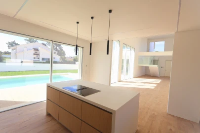 Moradia T4 para Venda em Corroios