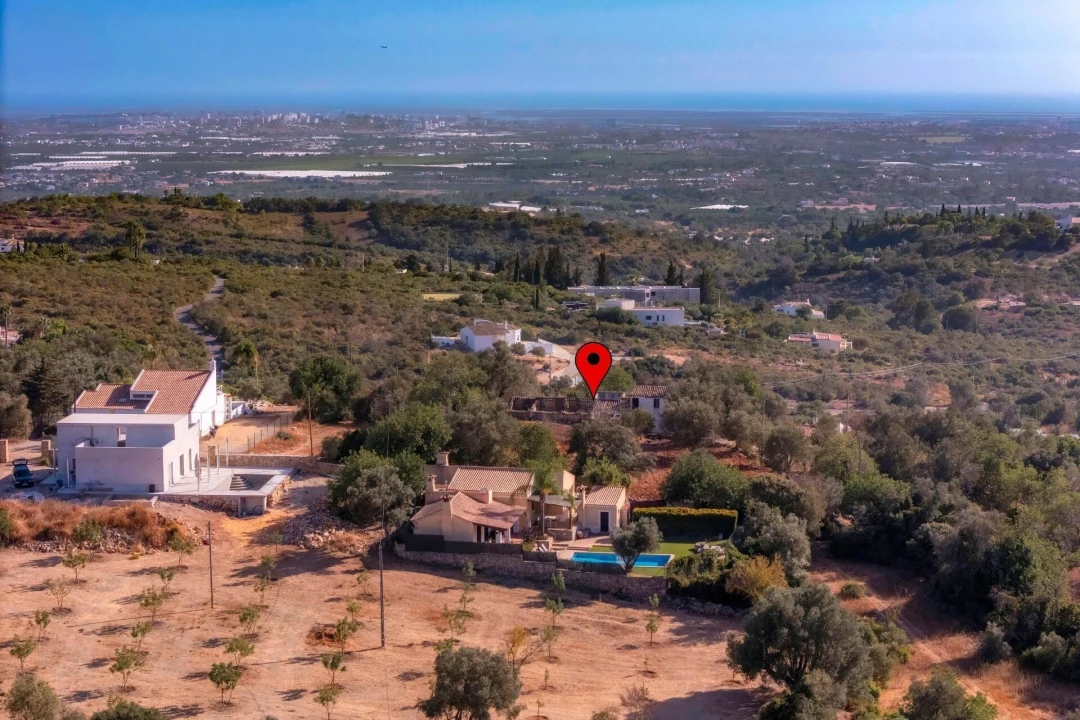 Prédio para Venda em Santa Barbara de Nexe Foto 8