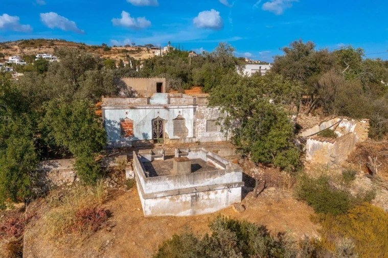 Prédio para Venda em Santa Barbara de Nexe Foto 1