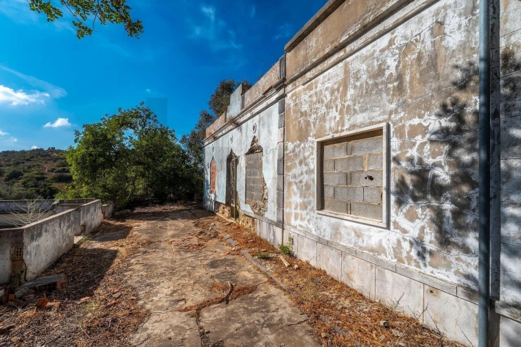 Prédio para Venda em Santa Barbara de Nexe Foto 5