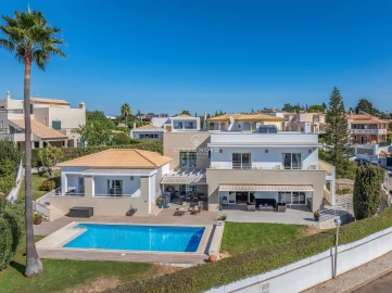 Moradia T4 para Venda em Albufeira e Olhos de Água