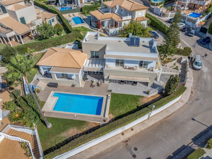 Moradia T4 para Venda em Albufeira e Olhos de Água Foto 6