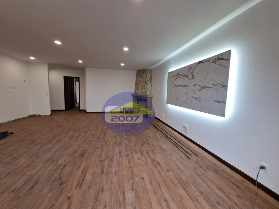 Apartamento T3 para Venda em São João de Ver Foto 1