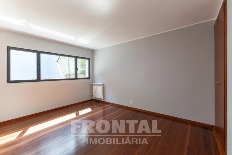 Moradia T6 para Venda em Gondomar (São Cosme), Valbom e Jovim Foto 40