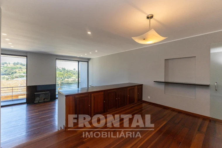 Moradia T6 para Venda em Gondomar (São Cosme), Valbom e Jovim Foto 24