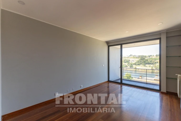 Moradia T6 para Venda em Gondomar (São Cosme), Valbom e Jovim Foto 31