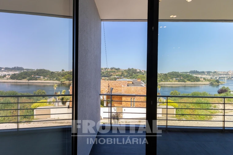 Moradia T6 para Venda em Gondomar (São Cosme), Valbom e Jovim Foto 28