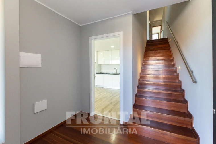 Moradia T6 para Venda em Gondomar (São Cosme), Valbom e Jovim Foto 8