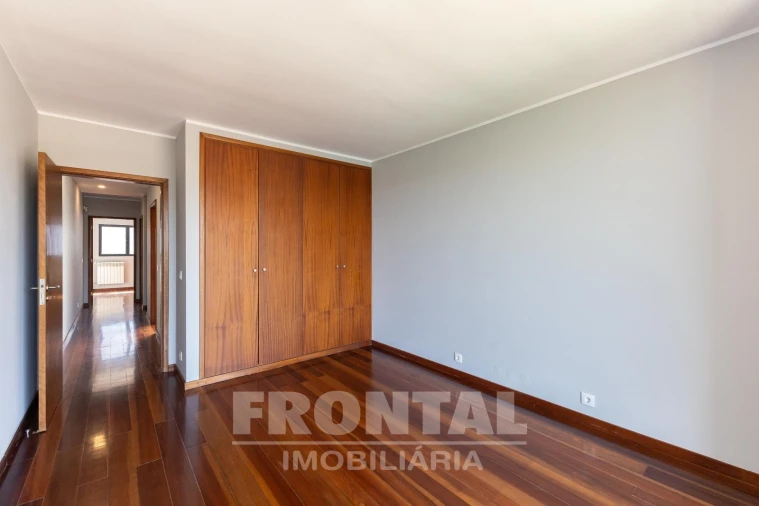 Moradia T6 para Venda em Gondomar (São Cosme), Valbom e Jovim Foto 37