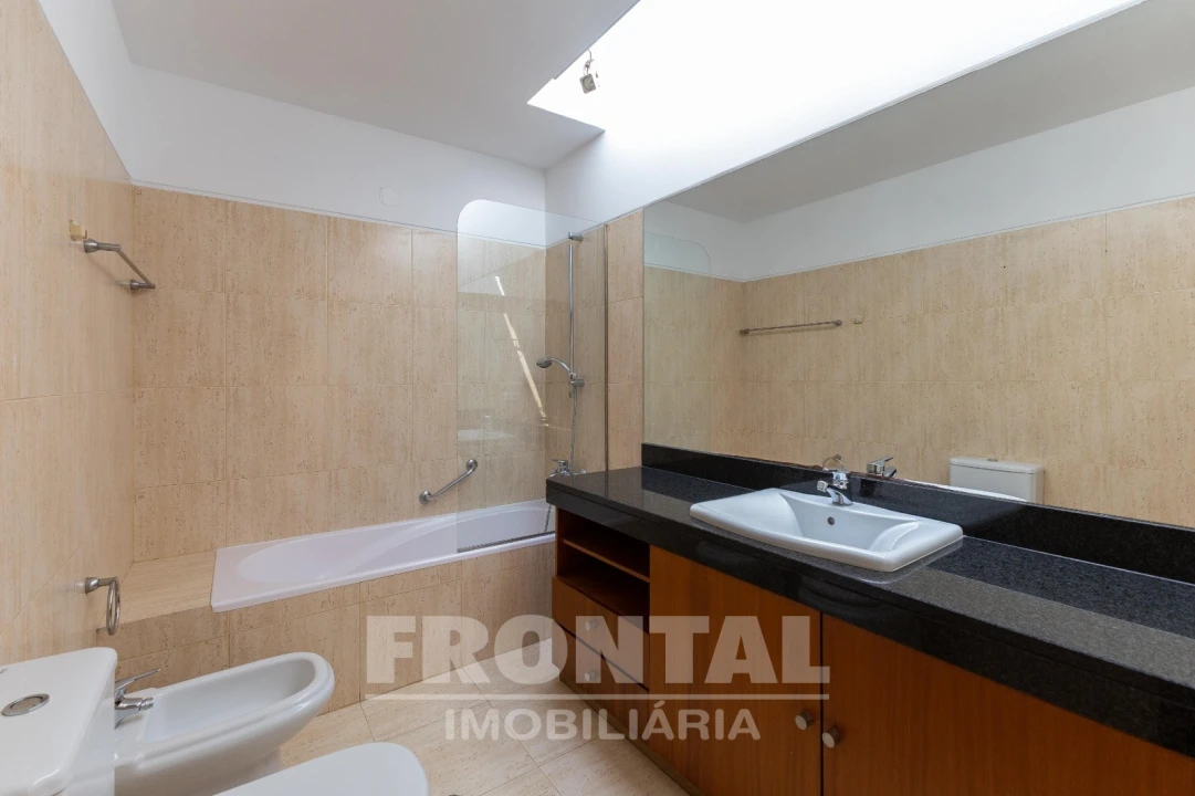 Moradia T4 para Venda em Gondomar (São Cosme), Valbom e Jovim Foto 35