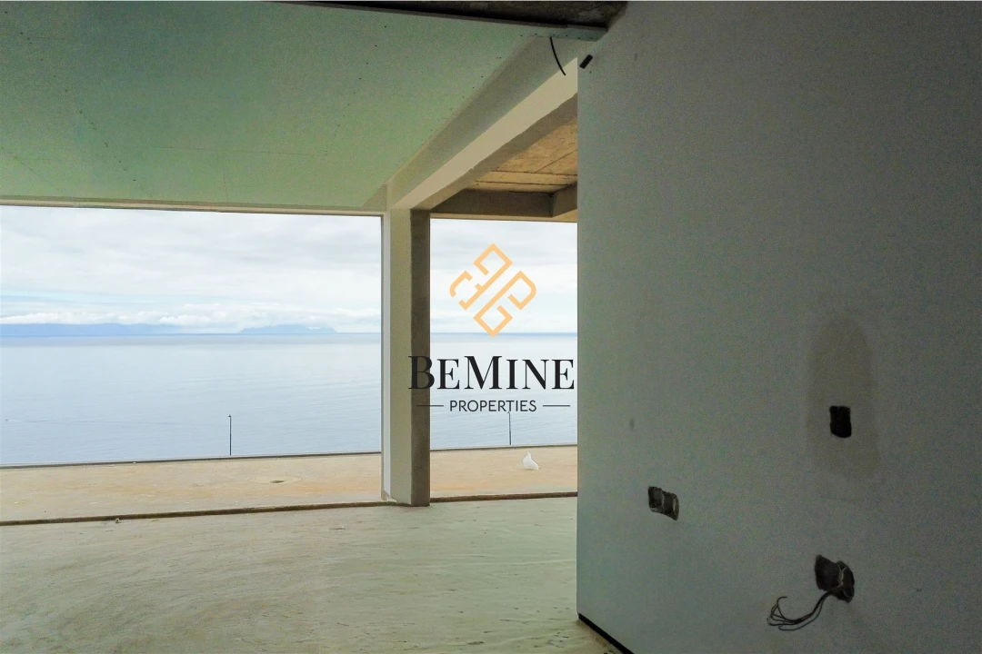 Moradia T4 para Venda em Caniço Foto 4