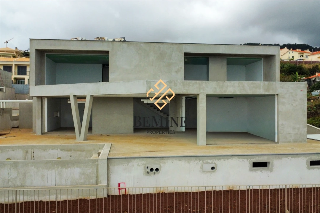 Moradia T4 para Venda em Caniço Foto 2