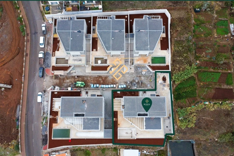 Moradia T4 para Venda em Caniço Foto 9