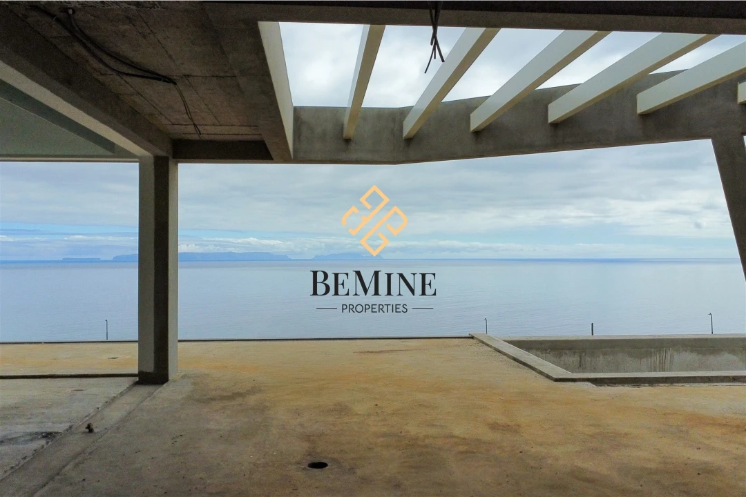 Moradia T4 para Venda em Caniço Foto 3