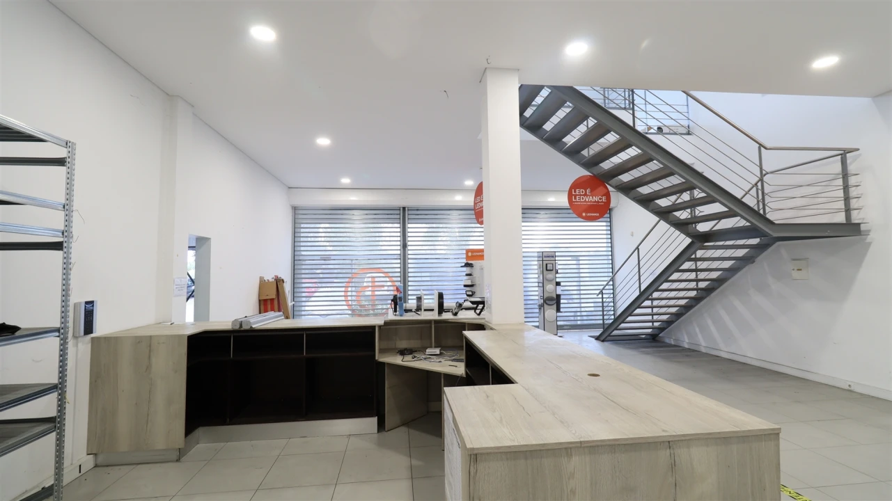 Armazém para Arrendamento em Antas e Abade de Vermoim Foto 5