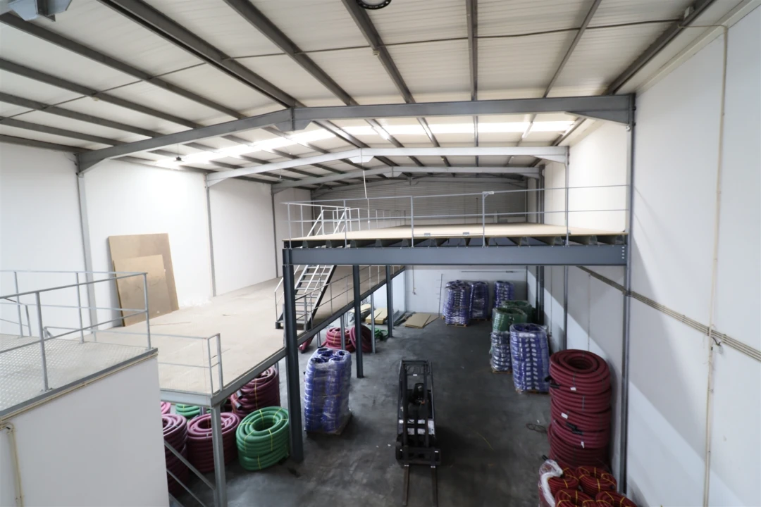 Armazém para Arrendamento em Antas e Abade de Vermoim Foto 14