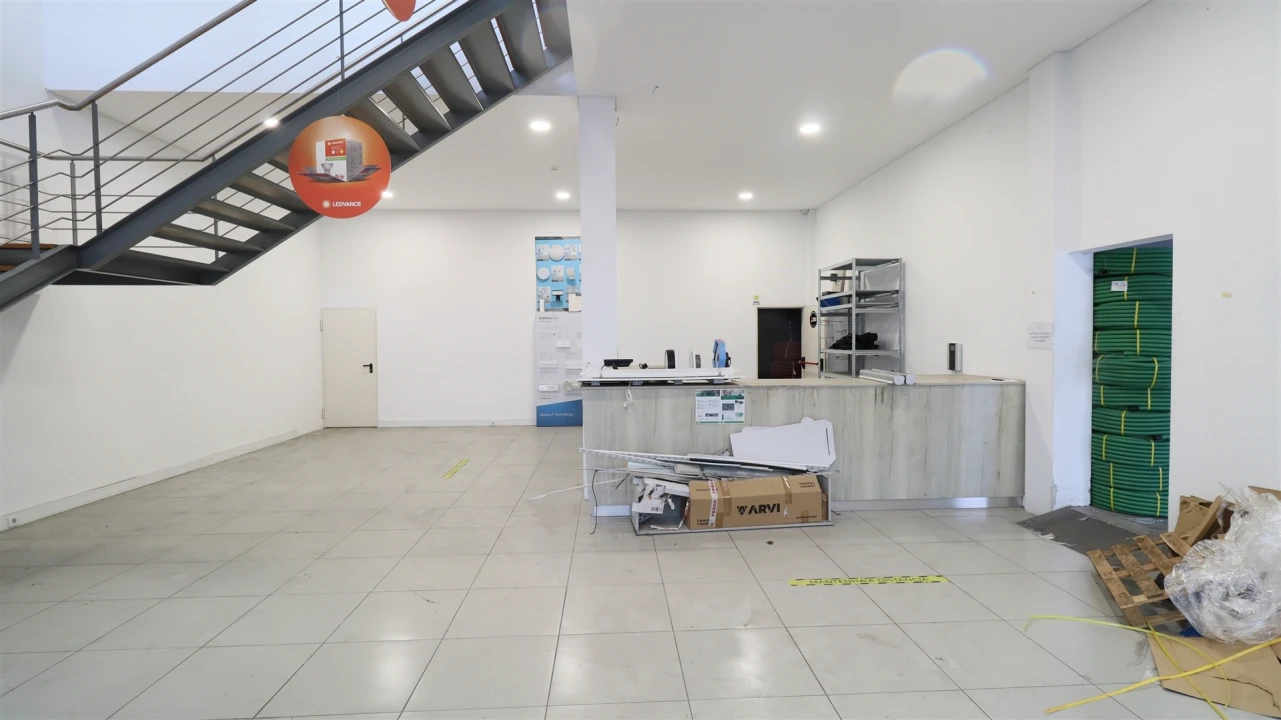 Armazém para Arrendamento em Antas e Abade de Vermoim Foto 4