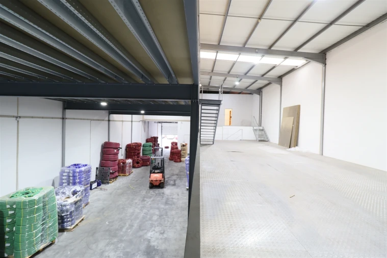 Armazém para Arrendamento em Antas e Abade de Vermoim Foto 18