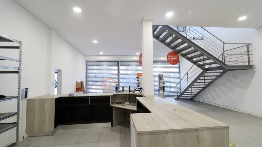 Armazém para Arrendamento em Antas e Abade de Vermoim Foto 5