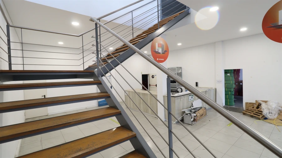 Armazém para Arrendamento em Antas e Abade de Vermoim Foto 6