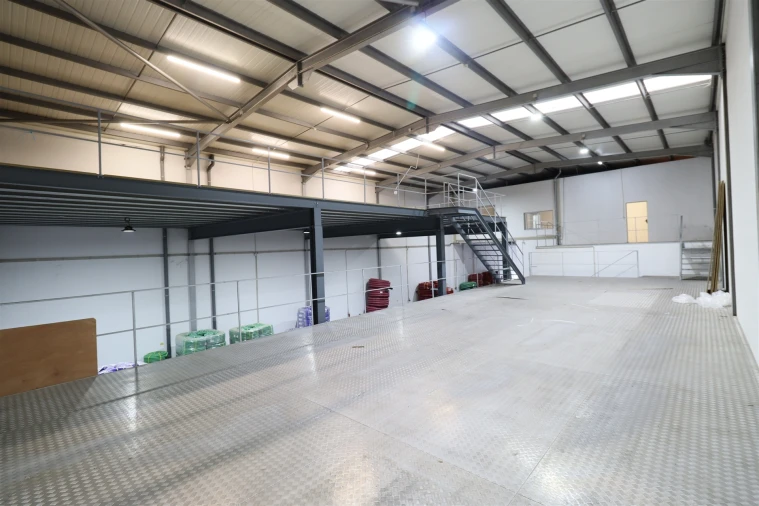 Armazém para Arrendamento em Antas e Abade de Vermoim Foto 17