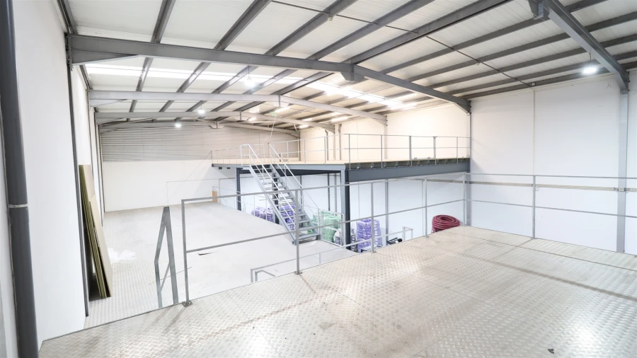 Armazém para Arrendamento em Antas e Abade de Vermoim Foto 15