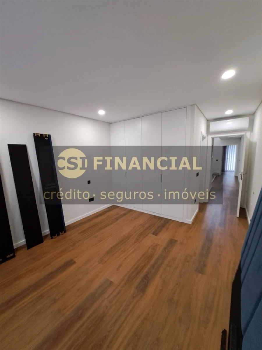 Moradia T4 para Venda em Esmoriz Foto 17