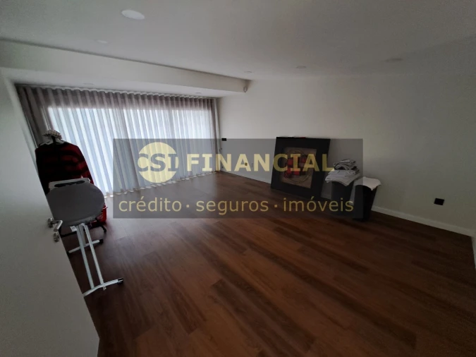 Moradia T4 para Venda em Esmoriz Foto 7