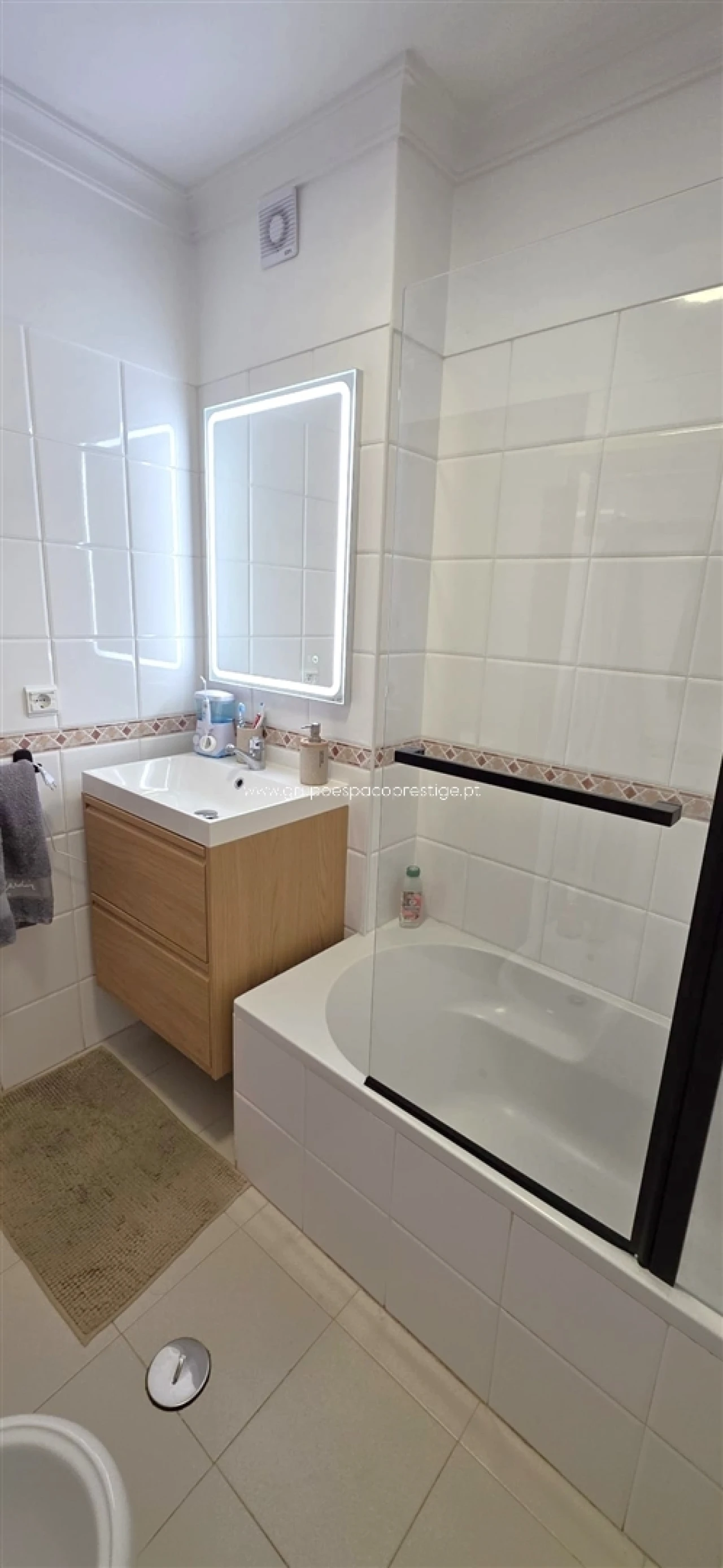 Apartamento T2 para Venda em Quelfes Foto 16