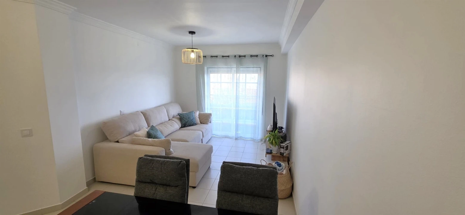 Apartamento T2 para Venda em Quelfes Foto 3