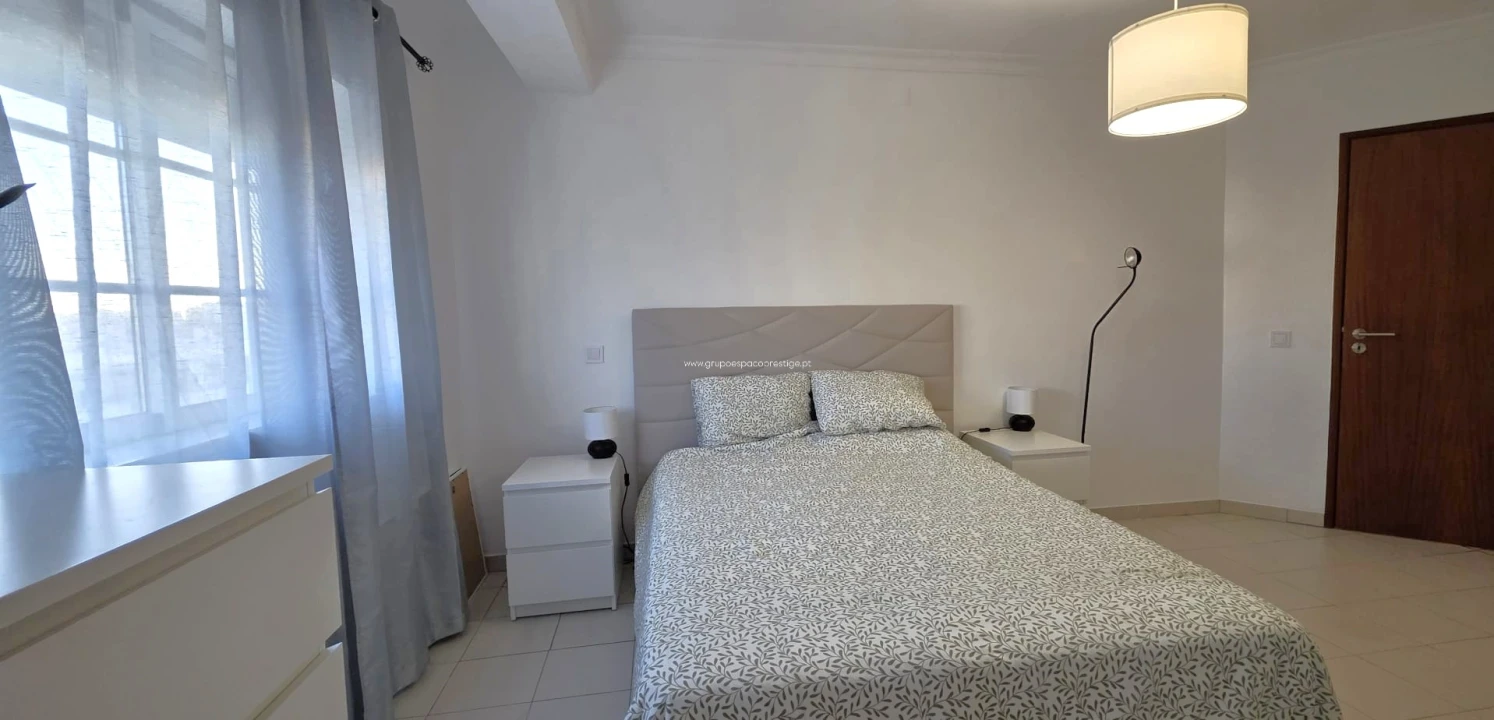 Apartamento T2 para Venda em Quelfes Foto 11