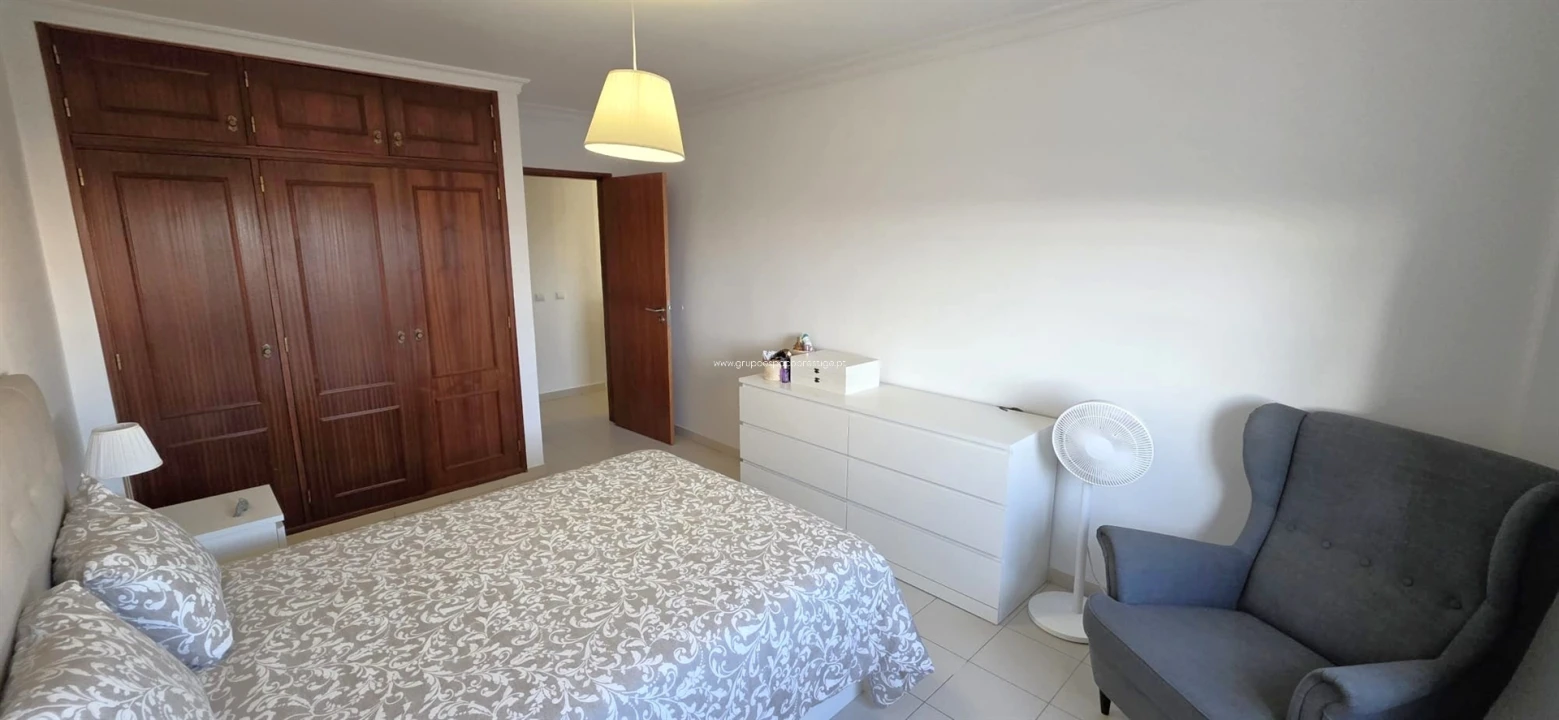 Apartamento T2 para Venda em Quelfes Foto 19