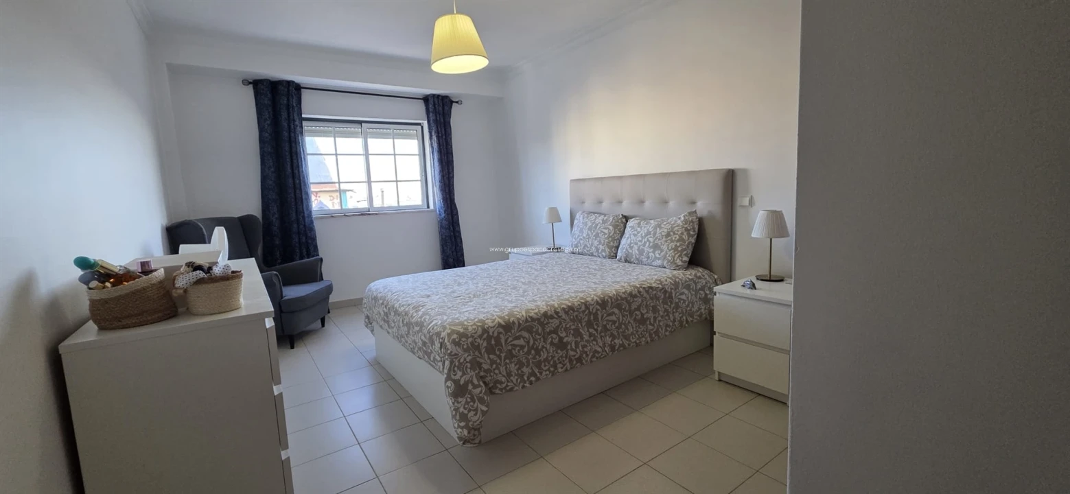 Apartamento T2 para Venda em Quelfes Foto 17