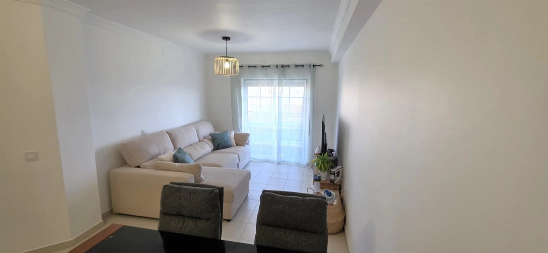 Apartamento T2 para Venda em Quelfes Foto 3