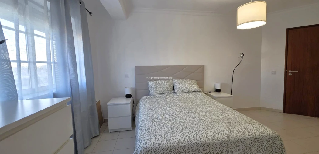 Apartamento T2 para Venda em Quelfes Foto 11