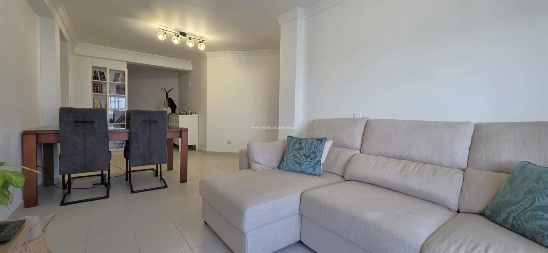 Apartamento T2 para Venda em Quelfes Foto 2