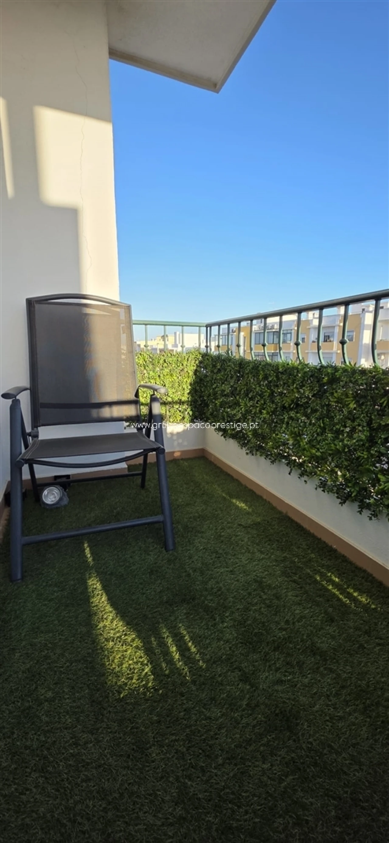 Apartamento T2 para Venda em Quelfes Foto 5