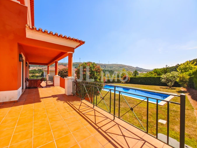 Moradia T4 para Arrendamento em Turcifal Foto 31