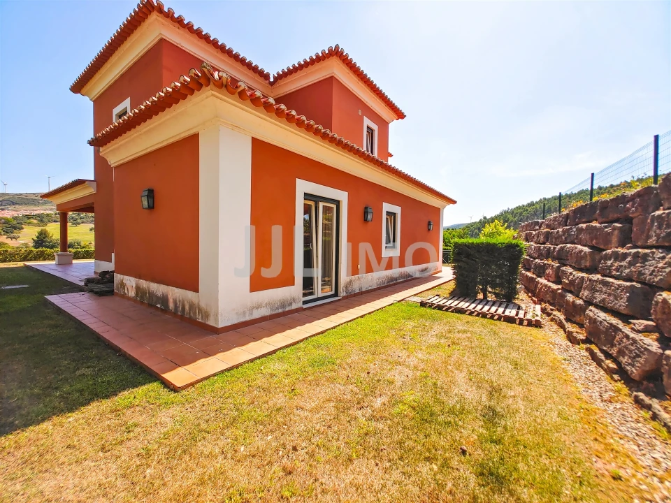 Moradia T4 para Arrendamento em Turcifal Foto 30