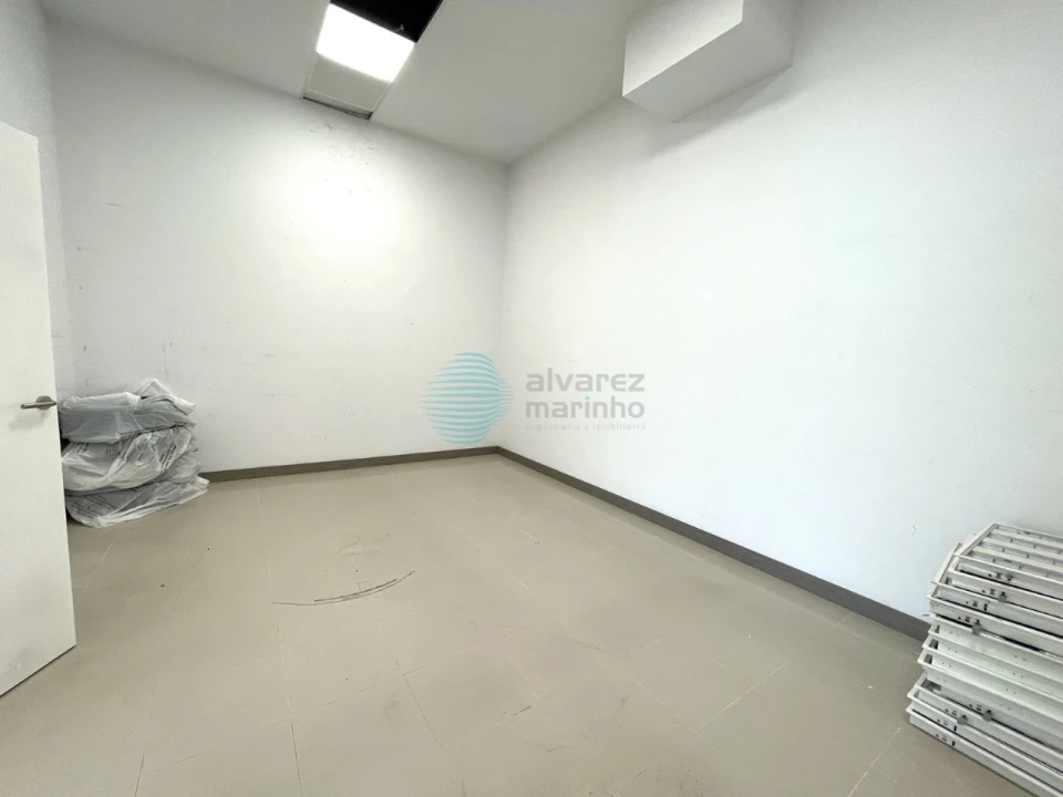 Escritório para Arrendamento em Santa Maria, São Pedro e Matacães Foto 5