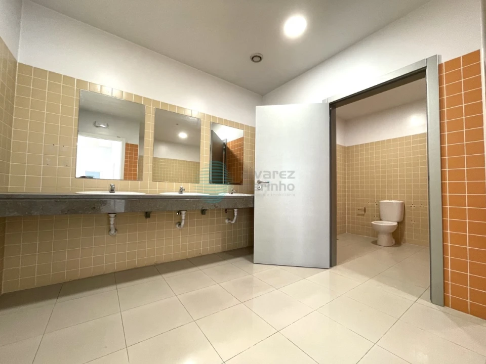 Escritório para Arrendamento em Santa Maria, São Pedro e Matacães Foto 7