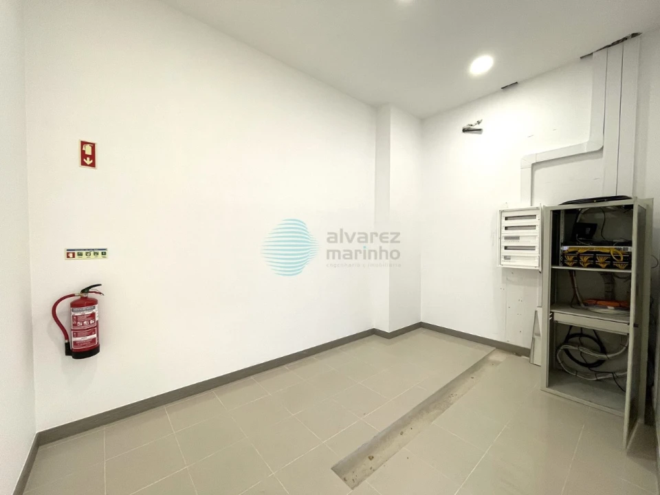 Escritório para Arrendamento em Santa Maria, São Pedro e Matacães Foto 8