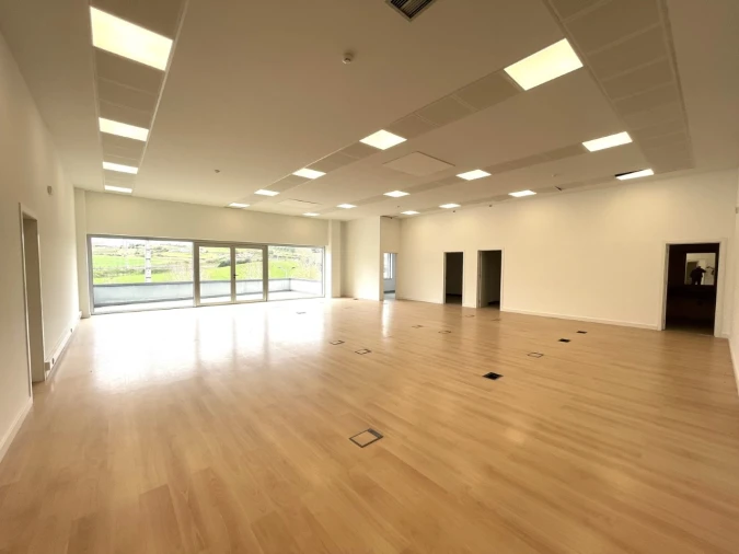 Escritório para Arrendamento em Santa Maria, São Pedro e Matacães