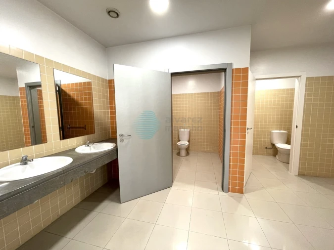 Escritório para Arrendamento em Santa Maria, São Pedro e Matacães Foto 6