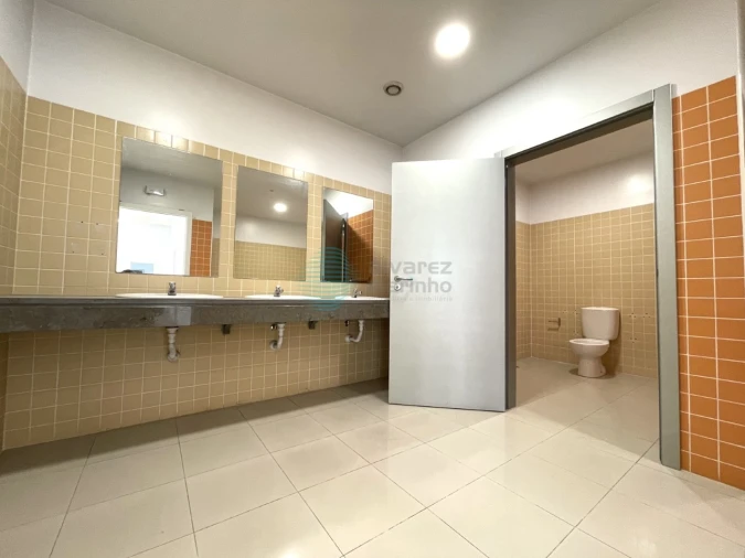 Escritório para Arrendamento em Santa Maria, São Pedro e Matacães Foto 7