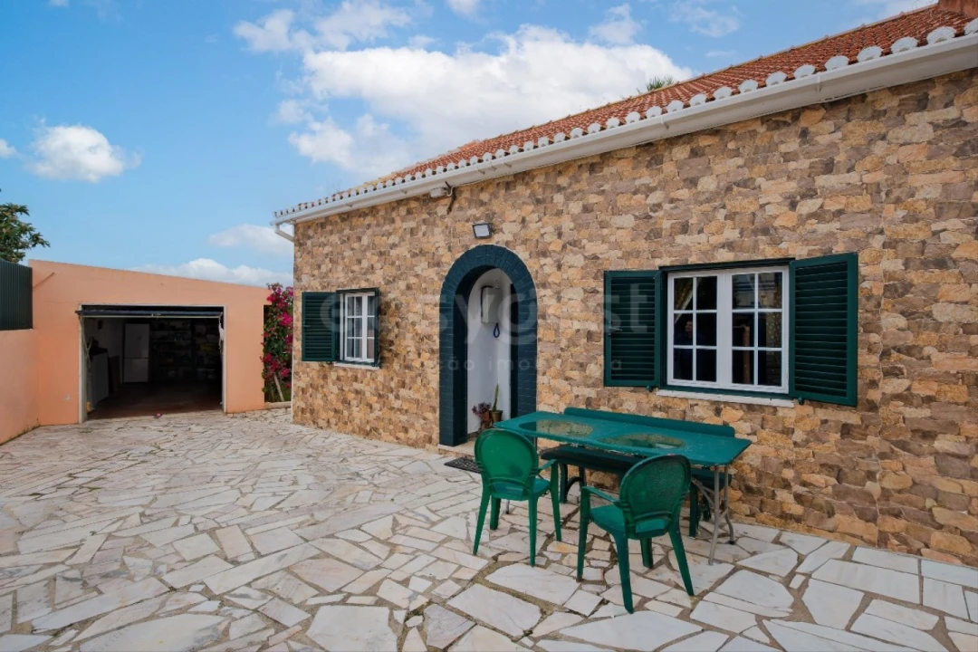 Moradia T4 para Venda em Algés, Linda-A-Velha e Cruz Quebrada-Dafundo Foto 1